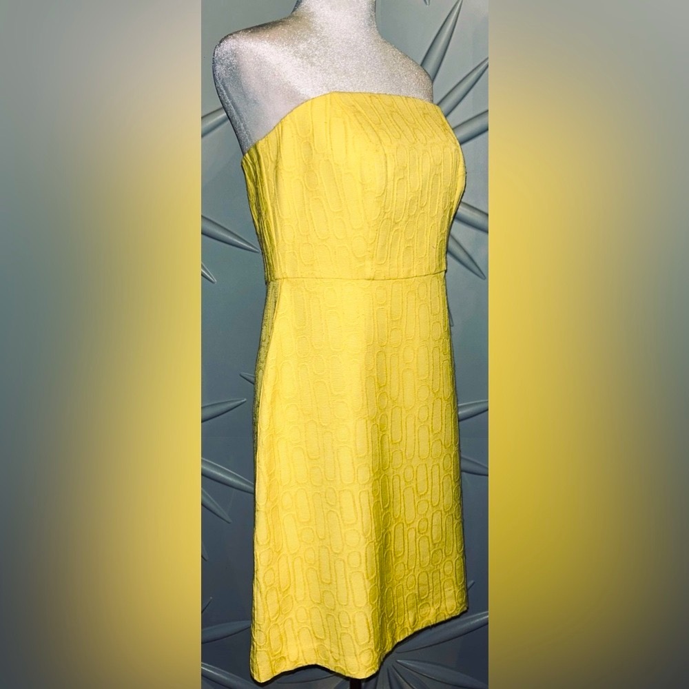 EUC The Limited SZ 8 yellow strapless dress w/geometric tone on tone print - Picture 6 of 9